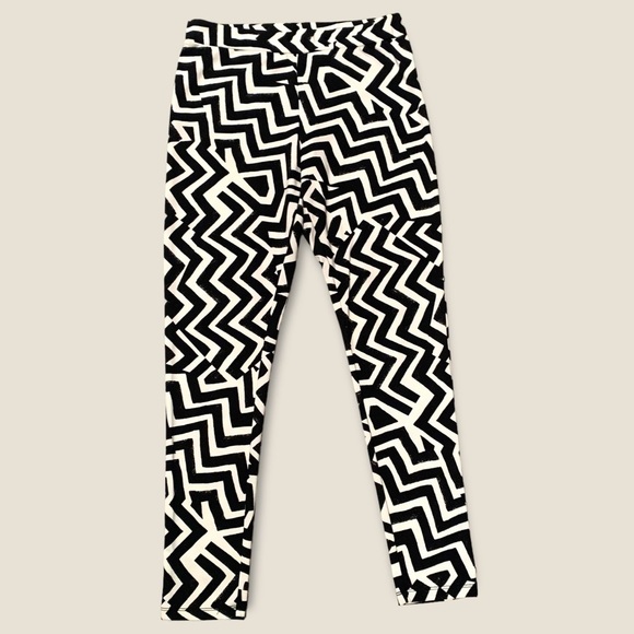 H&M Pants - H&M Large Cotton/Spandex Stretchy Black and White Zigzag Pattern Leggings/Pants